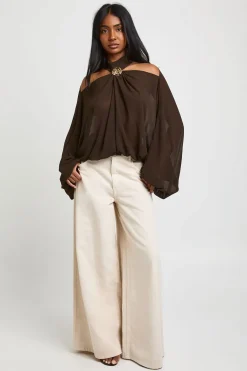 boohoo Blouse Épaules Dénudées Avec Détail Broche<Femme Tops