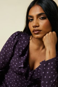Blouse Tea Manches Longues à Pois Berry avec Col à Volants et Boutonnage Devant
