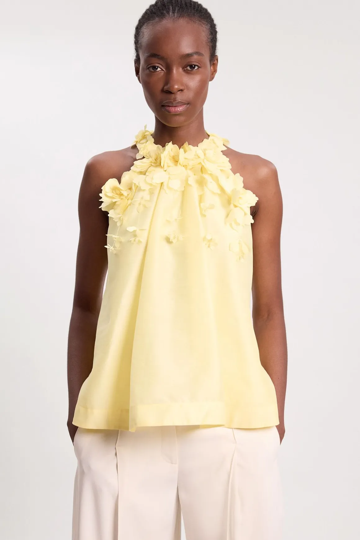 Blouse Tissée À Col Licou Avec Appliqué Floral
