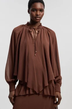 Blouse Tissée En Mousseline Froissée Avec Cape