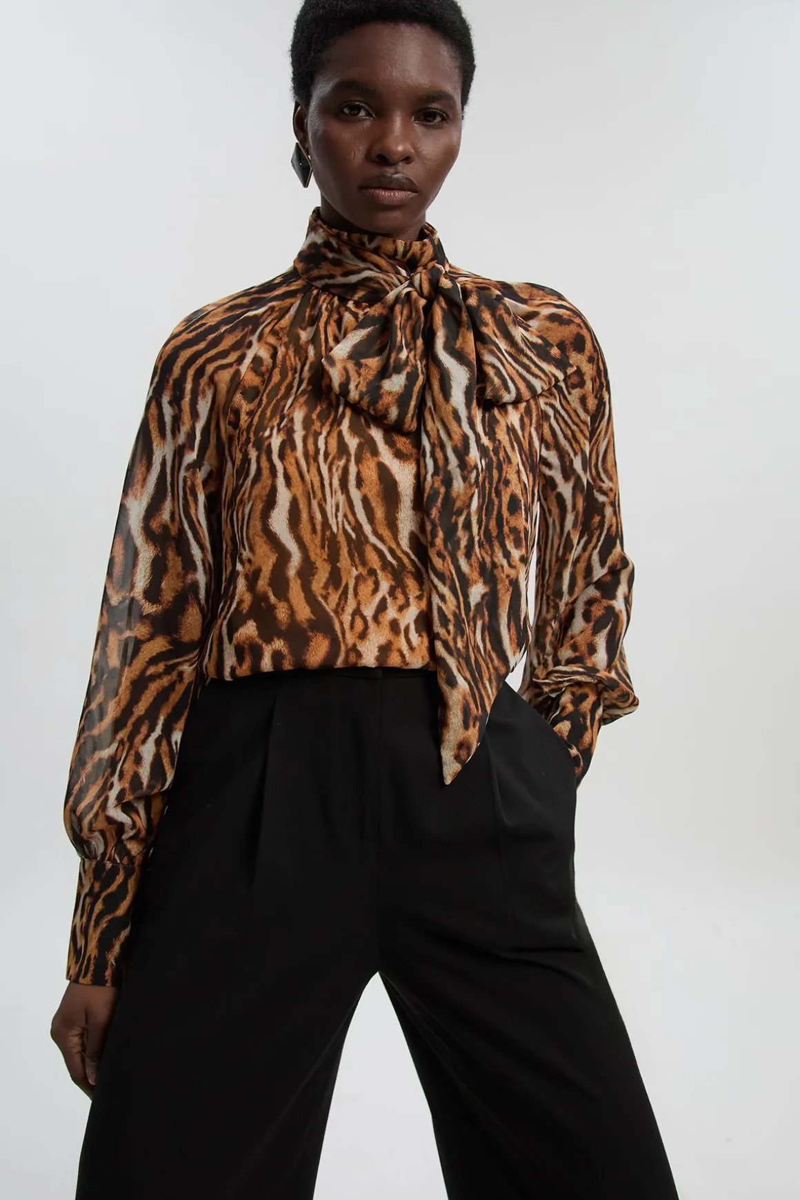 Blouse Tissée à Imprimé Animal en Georgette avec Nœud au Col
