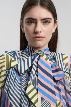 Blouse Tissée à Imprimé Géométrique en Georgette de Viscose avec Nœud Lavallière