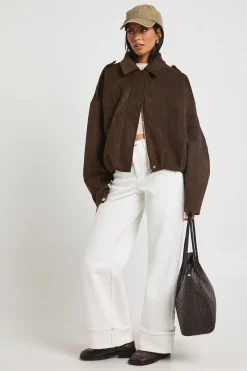 boohoo Blouson Bomber en Daim à Ourlet Bouffant<Femme Looks Chocolat|Vestes & Manteaux
