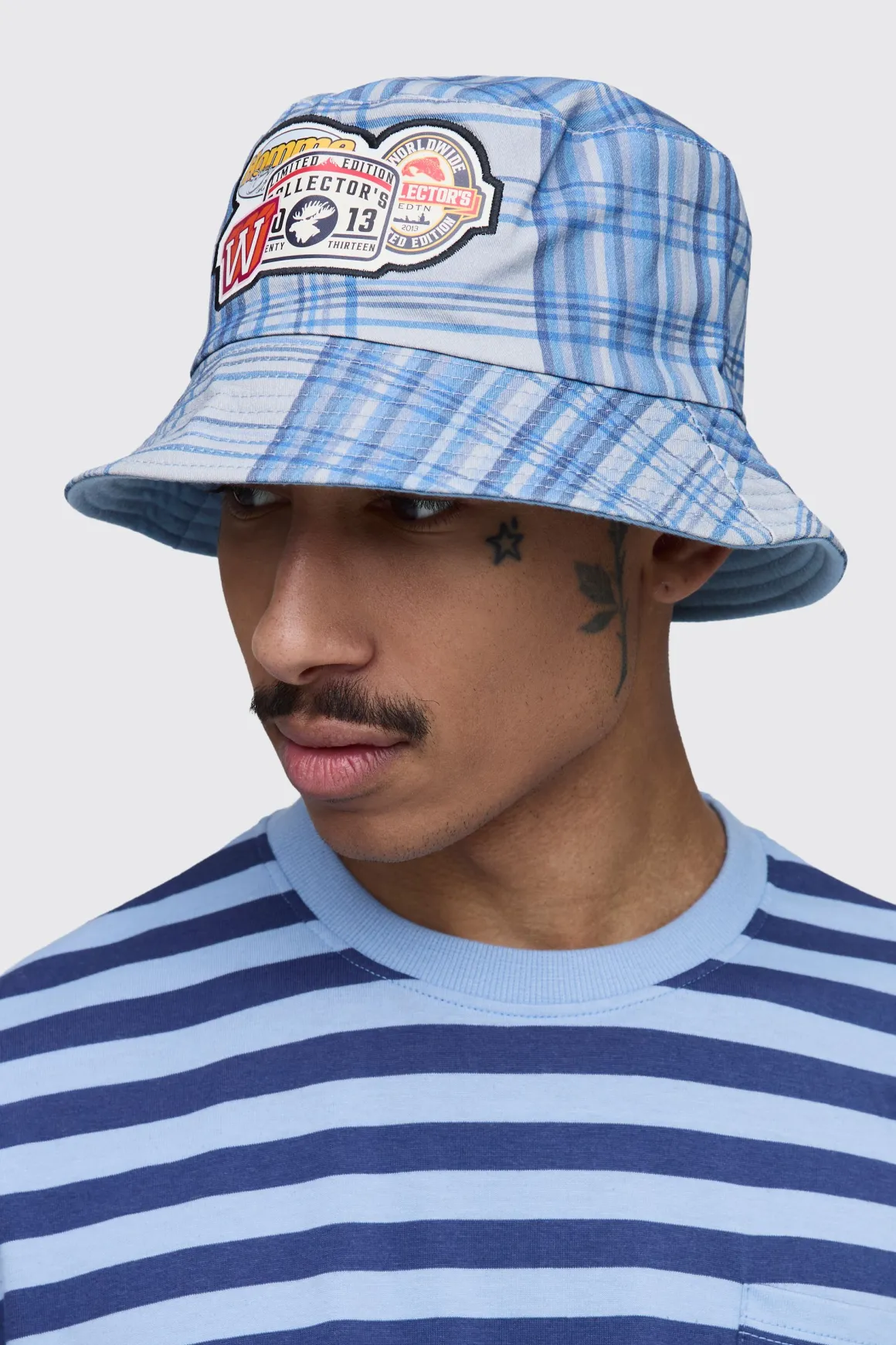 Bob À Carreaux Avec Patch Appliqué