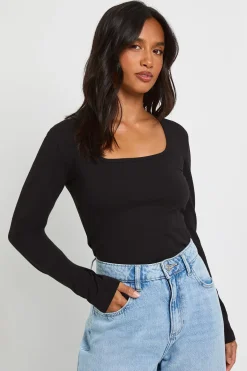 boohoo Body Basique Petite À Manches Longues Et Encolure Carrée<Femme Basiques|Tops