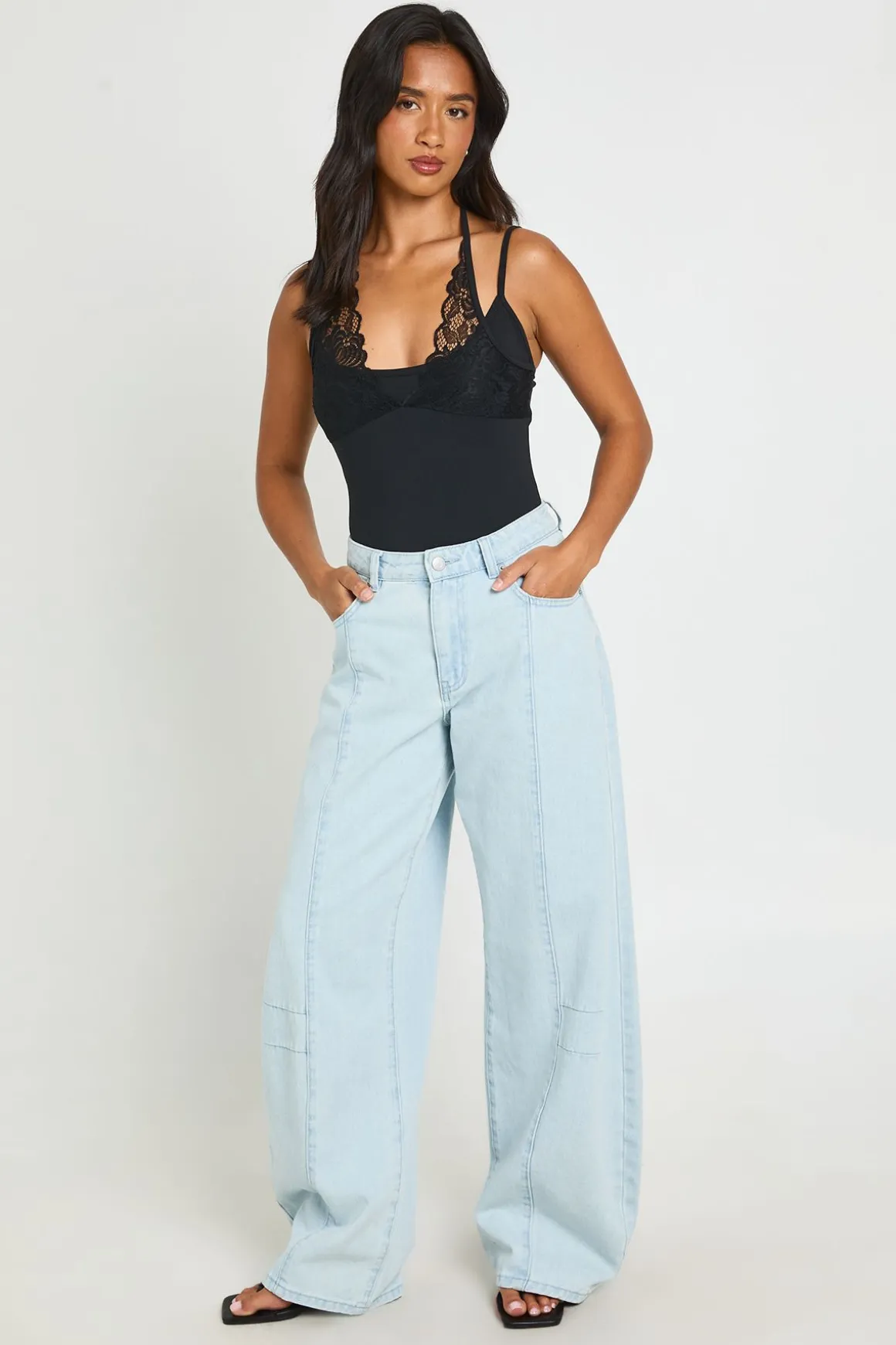 Body Dos Nu À Col Licou Avec Bordure En Dentelle En Tissu Slinky Mat Petite