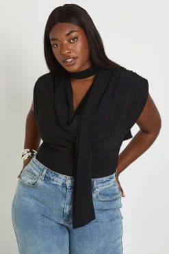boohoo Body Grande Taille Double Épaisseur Tissu Slinky Détail Foulard Et Épaules Froncées<Femme Tops