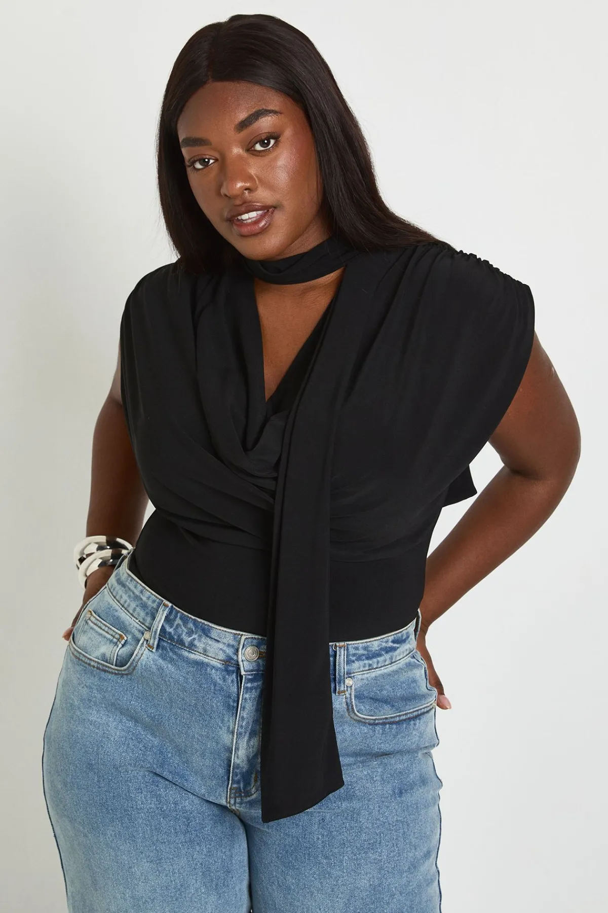boohoo Body Grande Taille Double Épaisseur Tissu Slinky Détail Foulard Et Épaules Froncées<Femme Tops