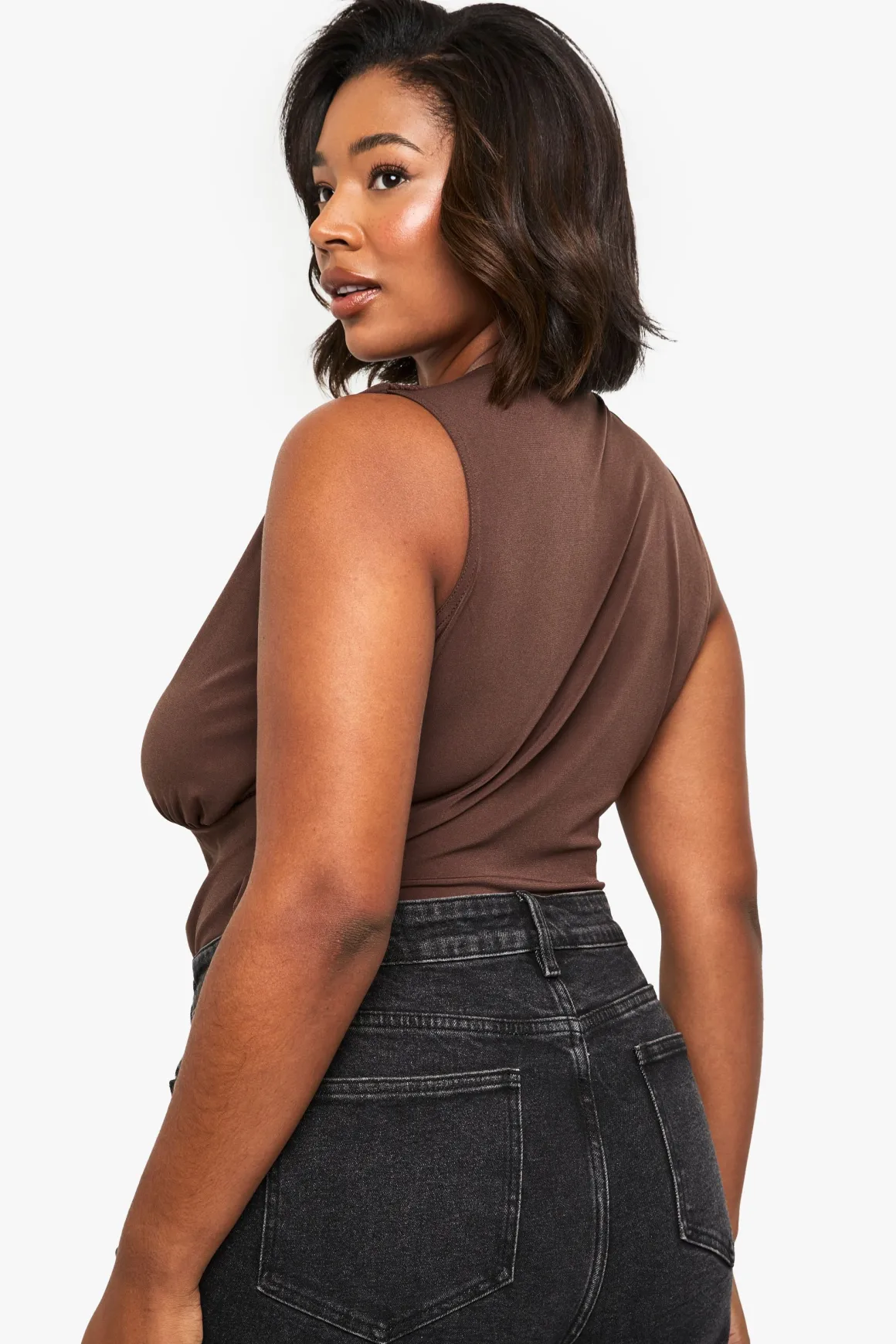 Body grande taille à encolure plongeante avec détails ruched