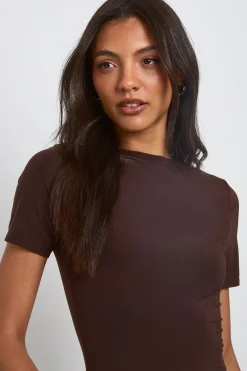 boohoo Body Grande Taille À Manches Courtes En Tissu Slinky Double Couche<Femme Looks Chocolat|Tops