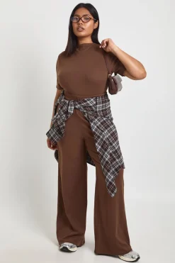 Body Grande Taille À Manches Courtes En Tissu Ultra Doux Avec Encolure Intégrée
