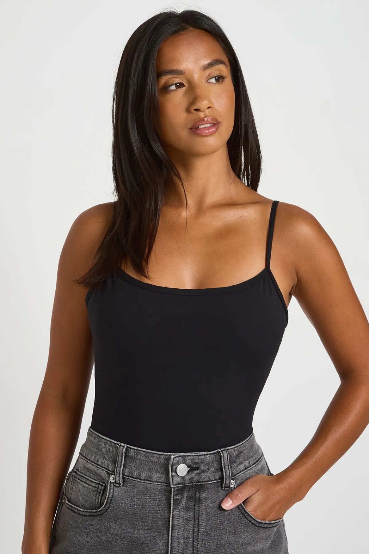 boohoo Body Petite Sans Manches À Bretelles En Tissu Pêche Sculptant Avec Coussinets Amovibles<Femme Tops