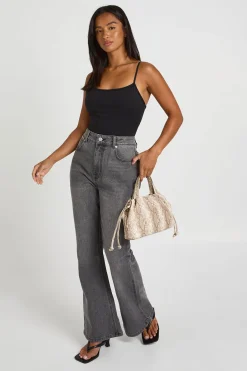 boohoo Body Petite Sans Manches À Bretelles En Tissu Pêche Sculptant Avec Coussinets Amovibles<Femme Tops