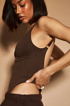 Body Sans Coutures À Bretelles Fines Avec Fronçage Devant Dsgn Studio