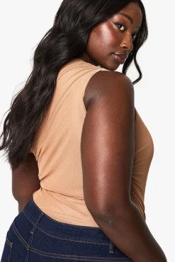 boohoo BODY-SUIT EN MAILLE SUPERPOSÉE À RUCHES (GRANDES TAILLES)<Femme Tops