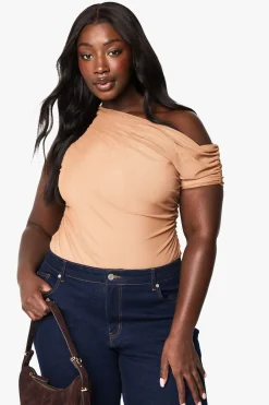 boohoo BODY-SUIT EN MAILLE SUPERPOSÉE À RUCHES (GRANDES TAILLES)<Femme Tops