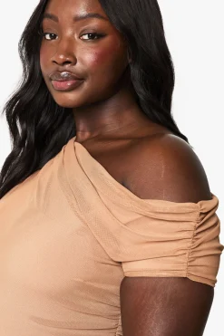 boohoo BODY-SUIT EN MAILLE SUPERPOSÉE À RUCHES (GRANDES TAILLES)<Femme Tops