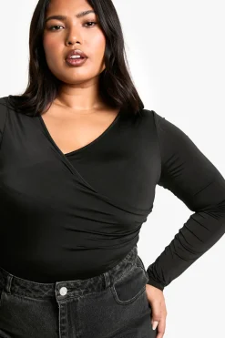 boohoo Body taille plus à double couche avec fronces et encolure en V<Femme Tops