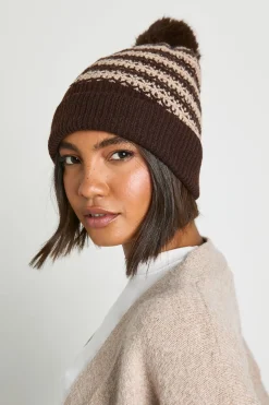 Bonnet tricoté à pompon rayé