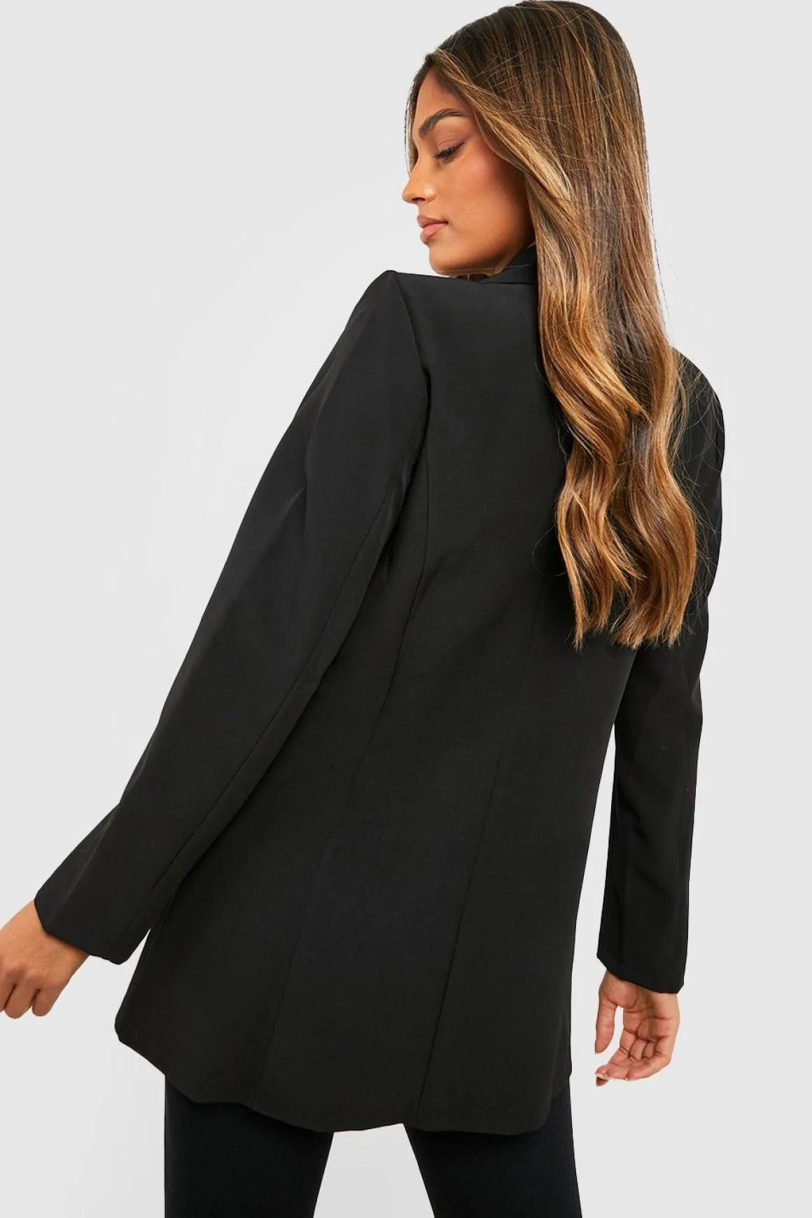 Boohoo Basics Blazer ajusté en tissu tissé à simple boutonnage
