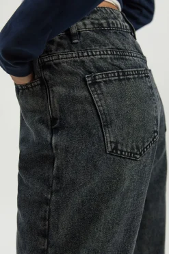 boohoo Basics Jeans taille haute à ourlet fendu et jambe droite<Femme Denim|Jeans