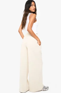 Boohoo Basics Pantalon droit à côtes