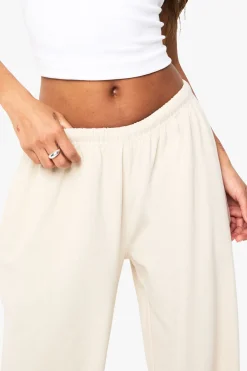 Boohoo Basics Pantalon droit à côtes