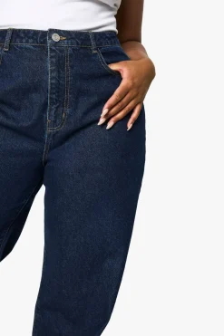 Boohoo Basics Plus Basics, jeans taille haute et jambes larges