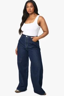 Boohoo Basics Plus Basics, jeans taille haute et jambes larges