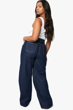 Boohoo Basics Plus Basics, jeans taille haute et jambes larges