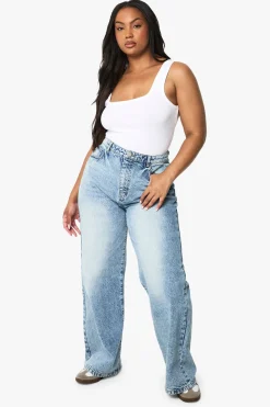 Boohoo Basics Plus Basics Jeans taille haute et jambes larges