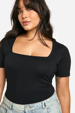 Boohoo Basics Plus Bodysuit en coton à encolure carrée et manches courtes