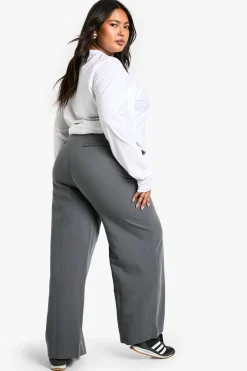 BOOHOO BASICS PLUS PANTALON AJUSTÉ À JAMBE LARGE