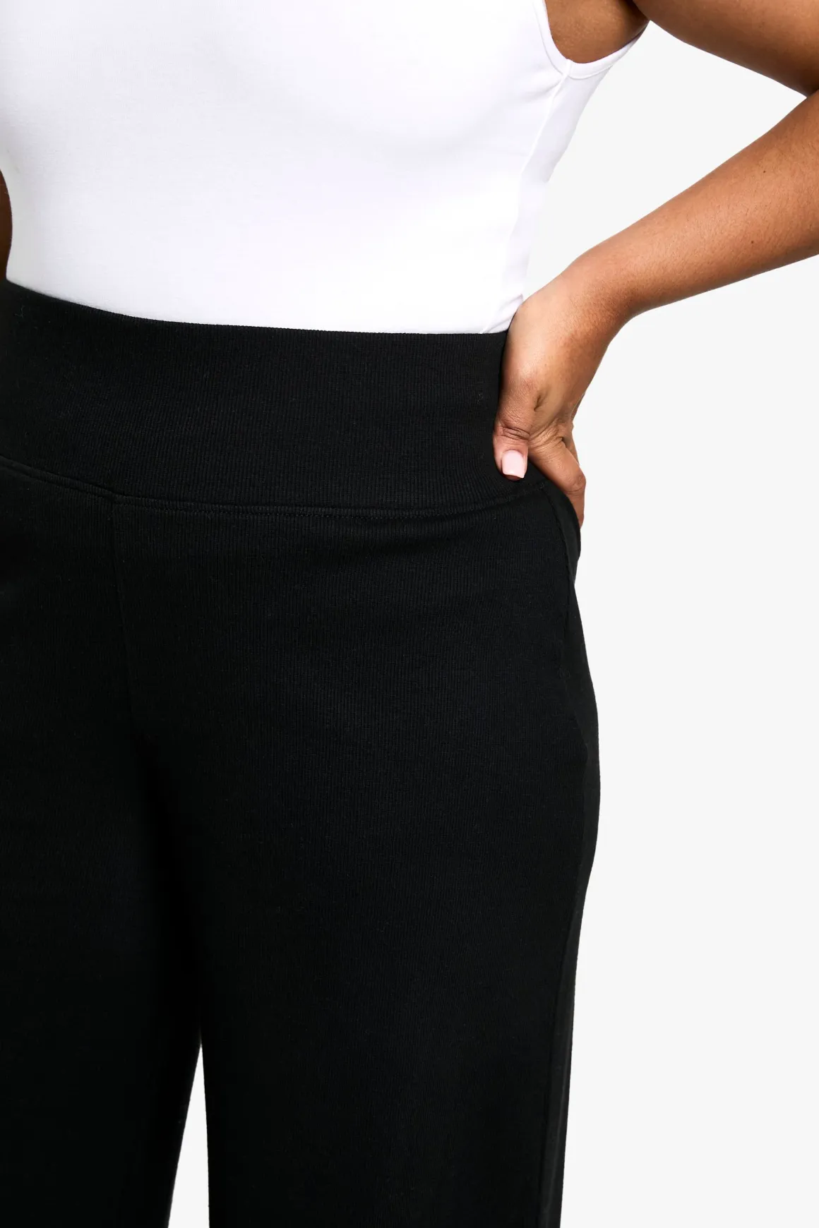Boohoo Basics Plus Pantalon à grosses côtes et jambes larges