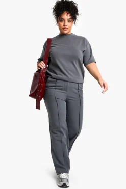 BOOHOO BASICS PLUS PANTALON TAILLÉ À JAMBE ÉVASÉE