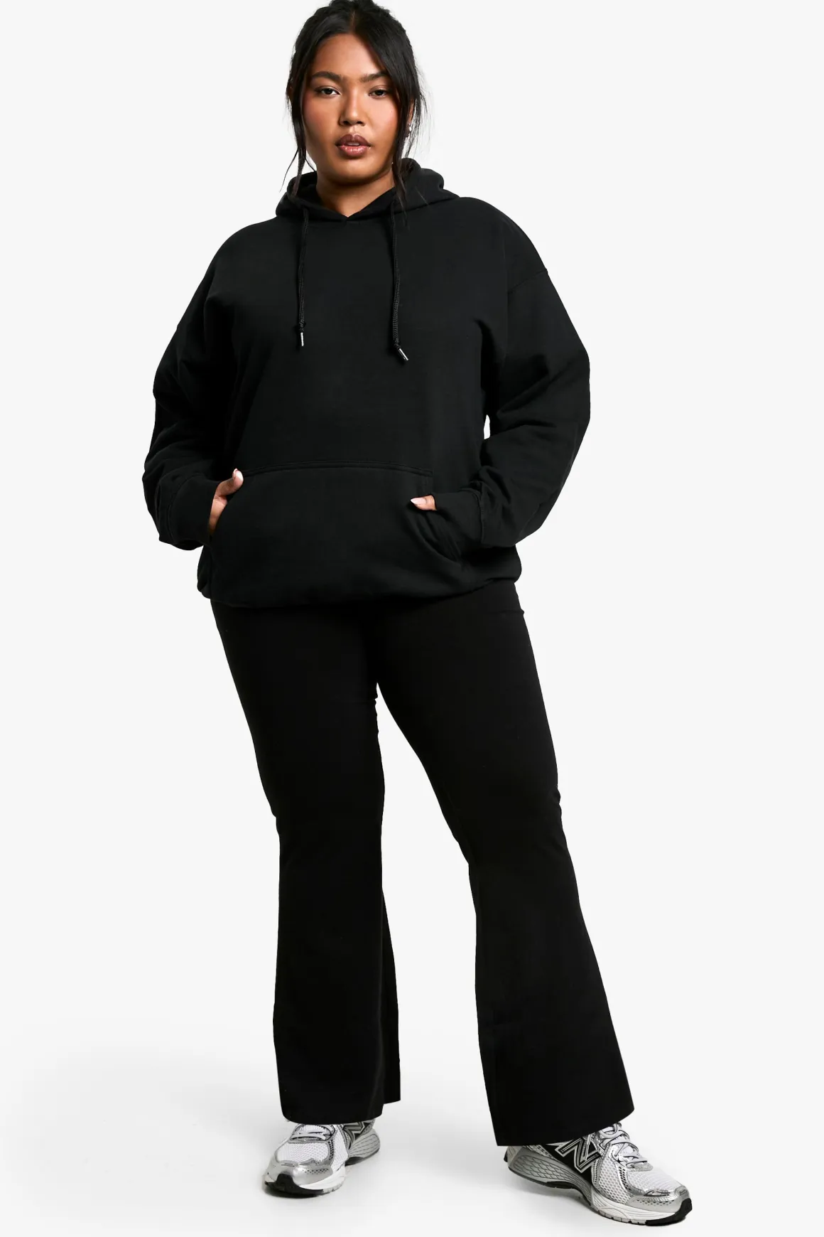 BOOHOO BASICS PLUS PANTALON ÉVASÉ À TAILLE PROFONDE