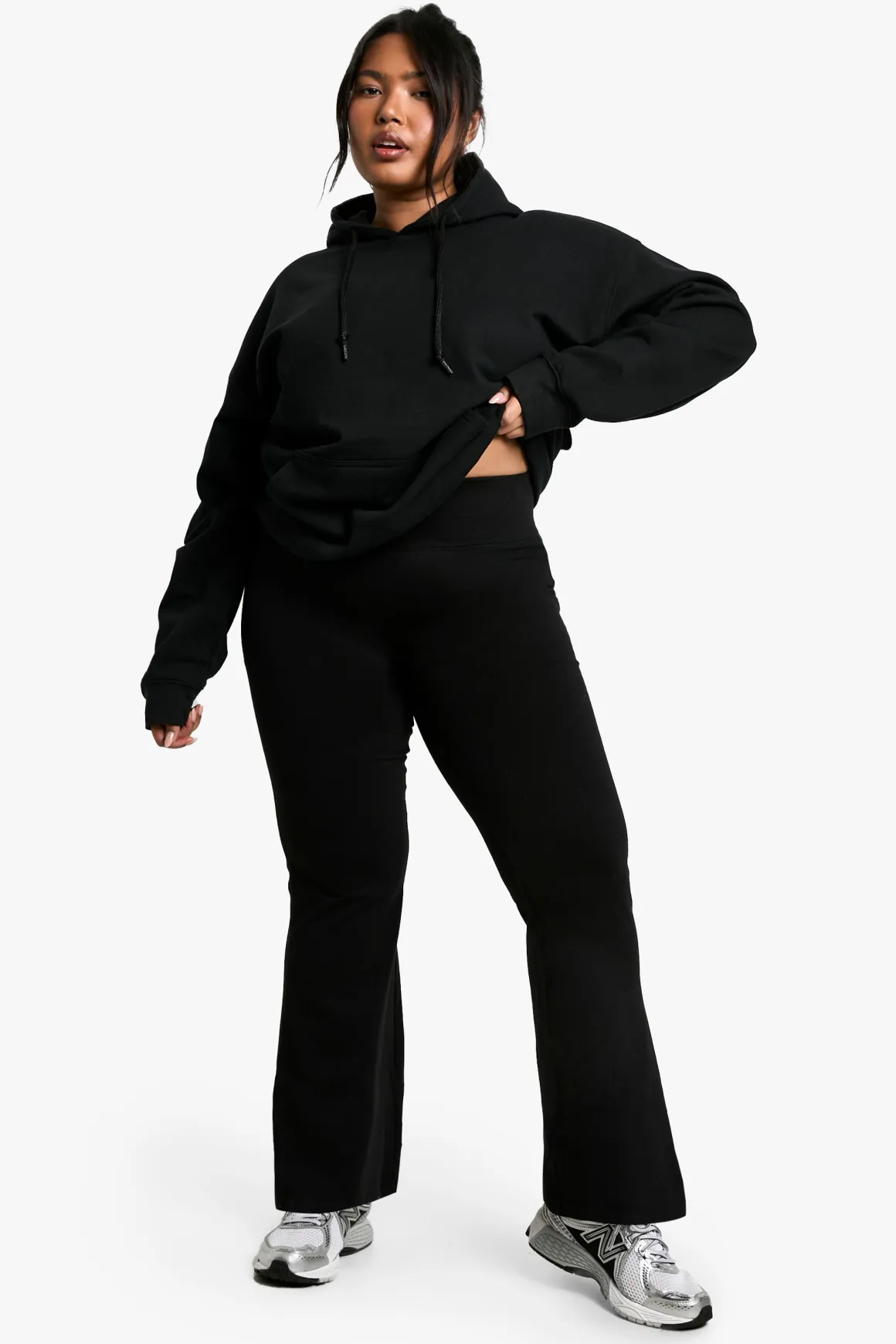 BOOHOO BASICS PLUS PANTALON ÉVASÉ À TAILLE PROFONDE