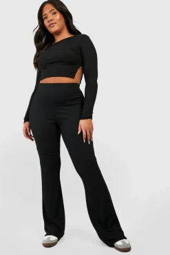 Boohoo Basics Plus Pantalon évasé taille haute à nervures