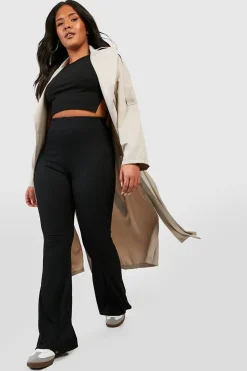 Boohoo Basics Plus Pantalon évasé taille haute à nervures
