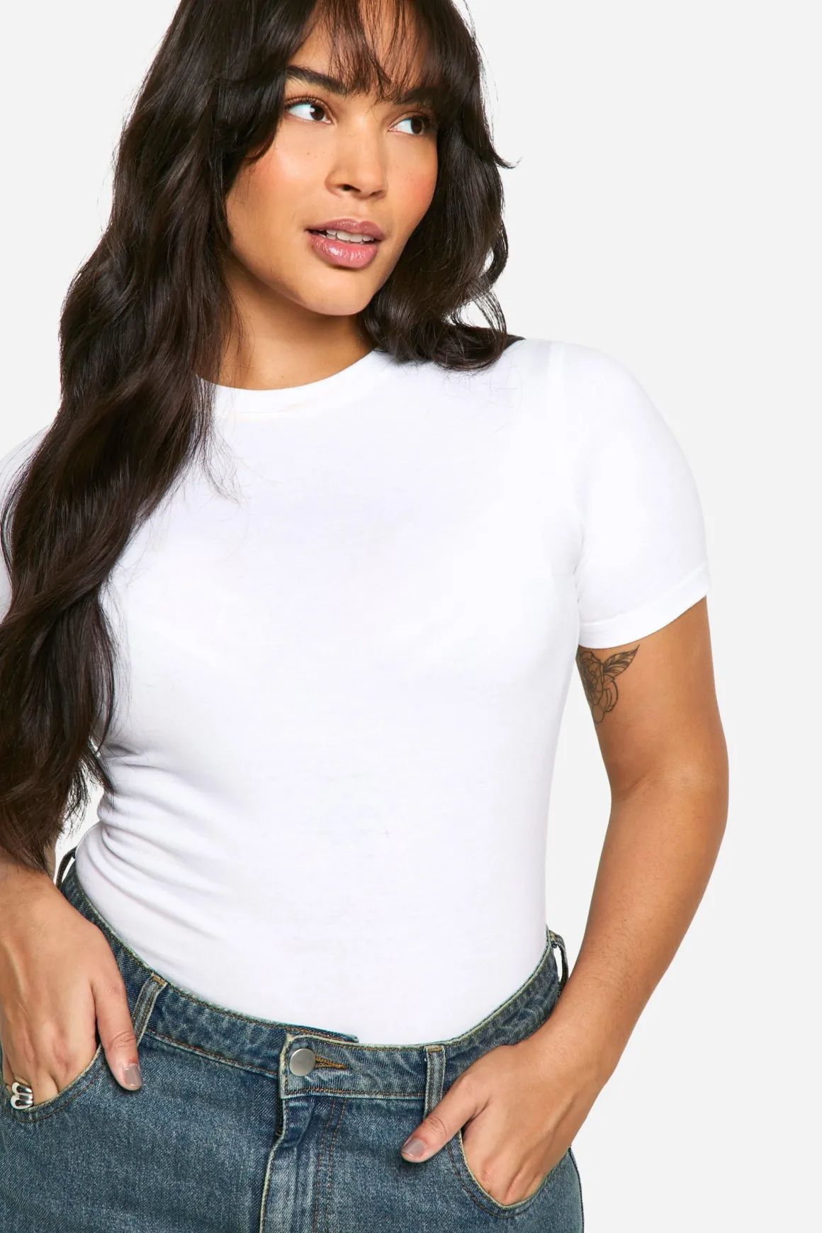 Boohoo Basics Plus T-shirt ajusté à col rond en coton