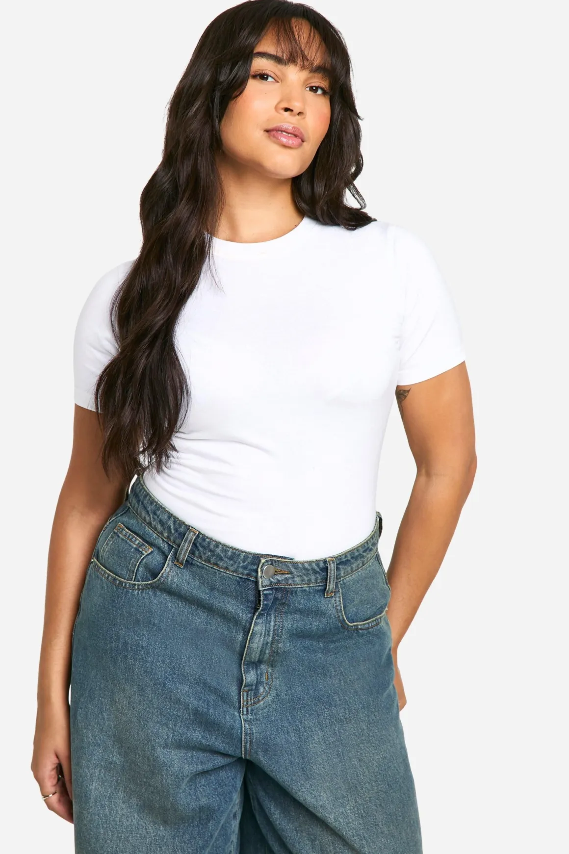 Boohoo Basics Plus T-shirt ajusté à col rond en coton
