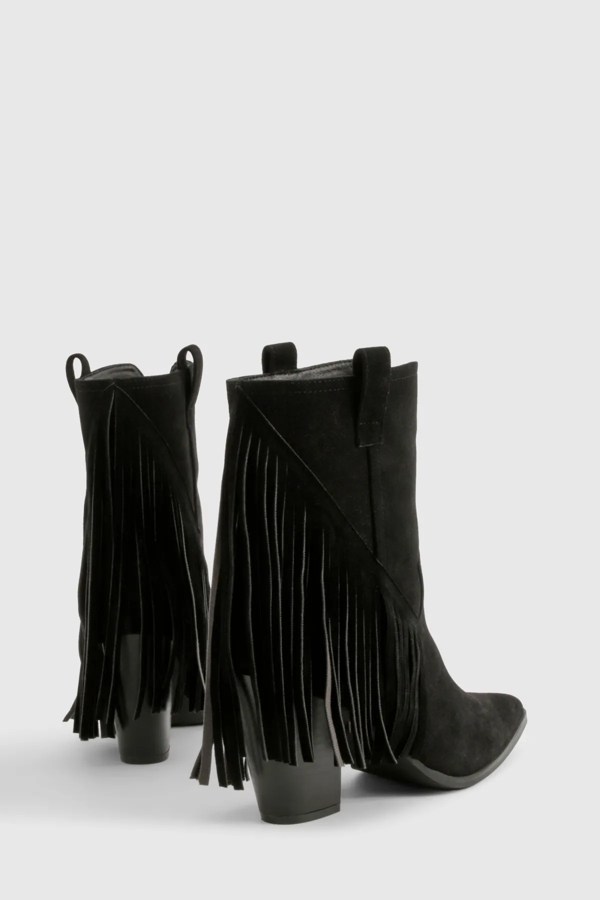 boohoo Botte chevillère western à talon, coupe large, en fausse suède avec détails frangés et pompons< Bottes Mi-Hautes|Bottes