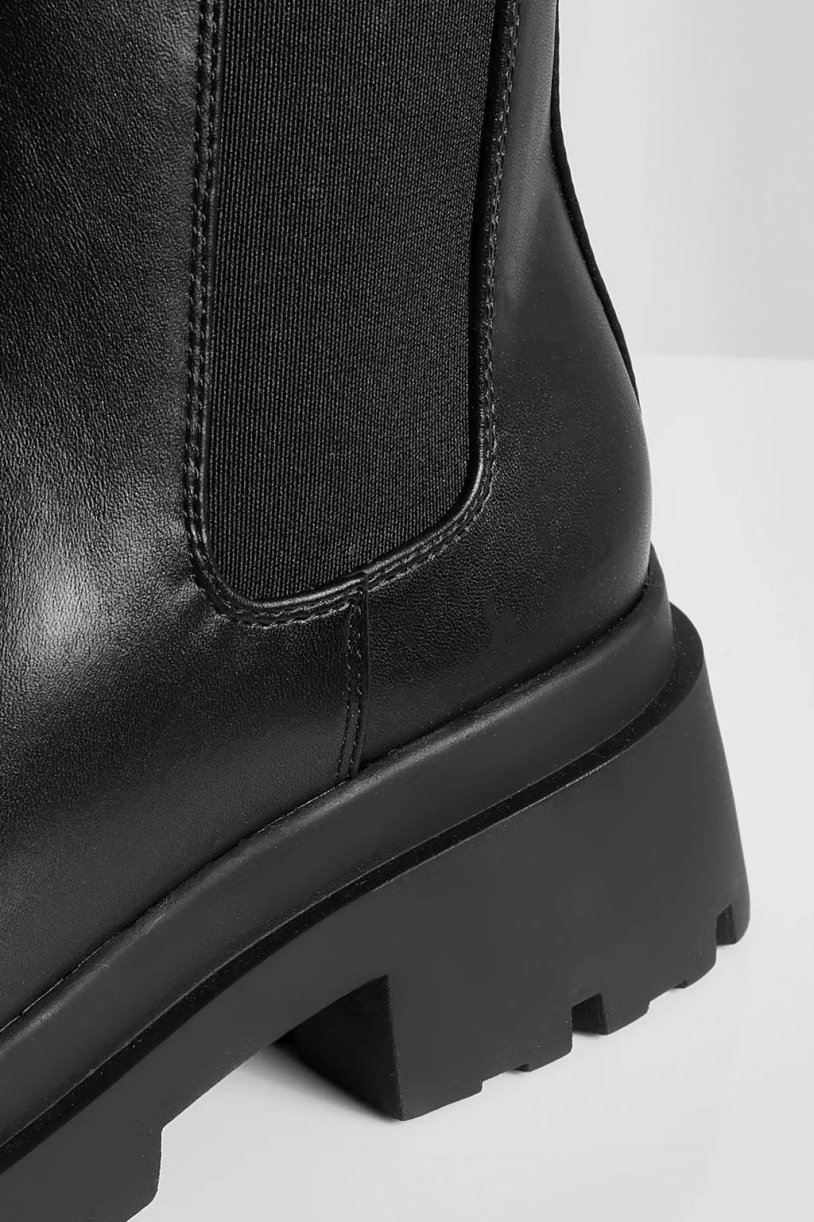 Bottes Chelsea à double semelle imposante