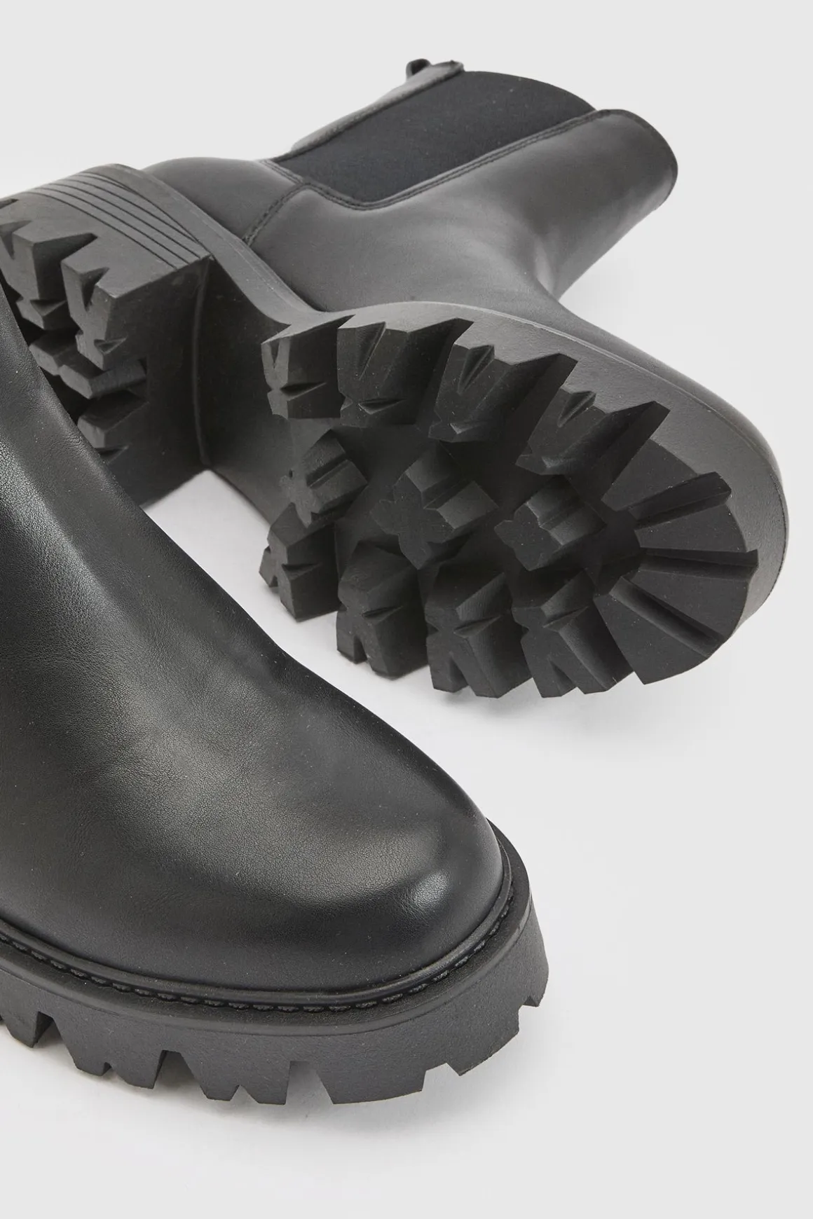 Bottes Chelsea À Détail Languette Et Semelle Épaisse