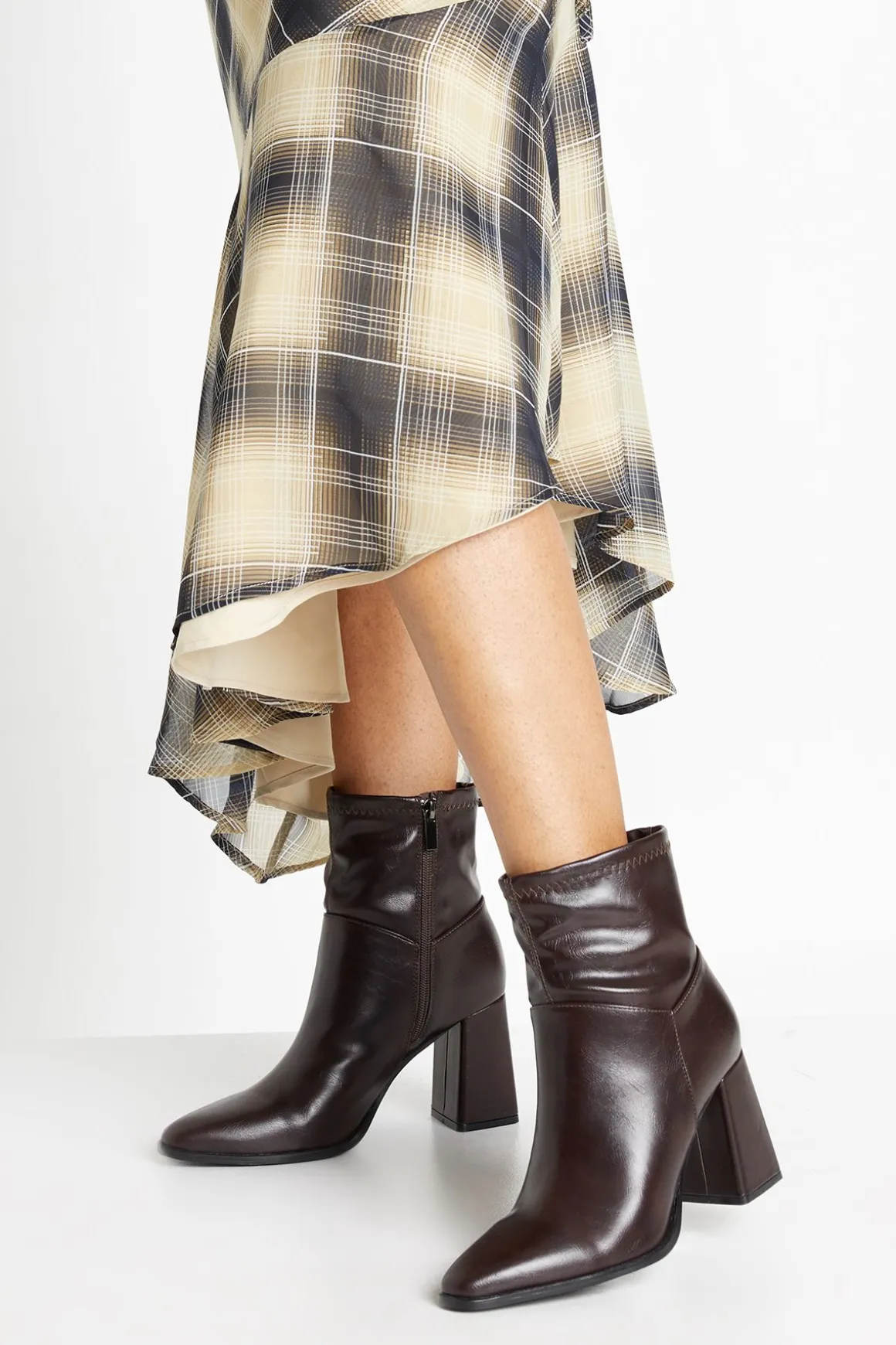 Bottes cheville à talon évasé style sock