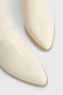 Bottes de cowboy western à détails sur le mollet et brodées