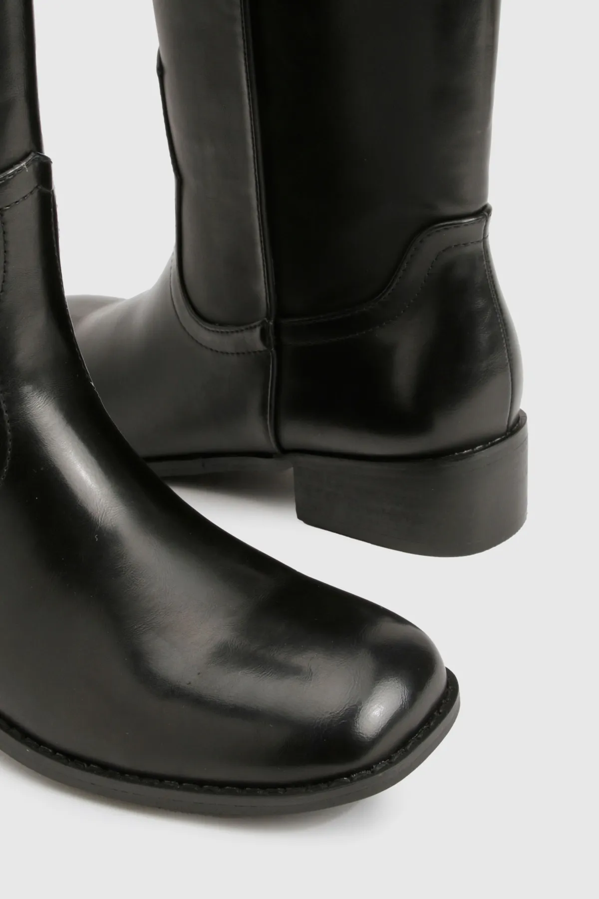 boohoo Bottes de cowboy western épurées à talon bloc effet vieilli< Bottes|Bottes Noires