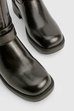 Bottes de motard au détail de boucle style vintage
