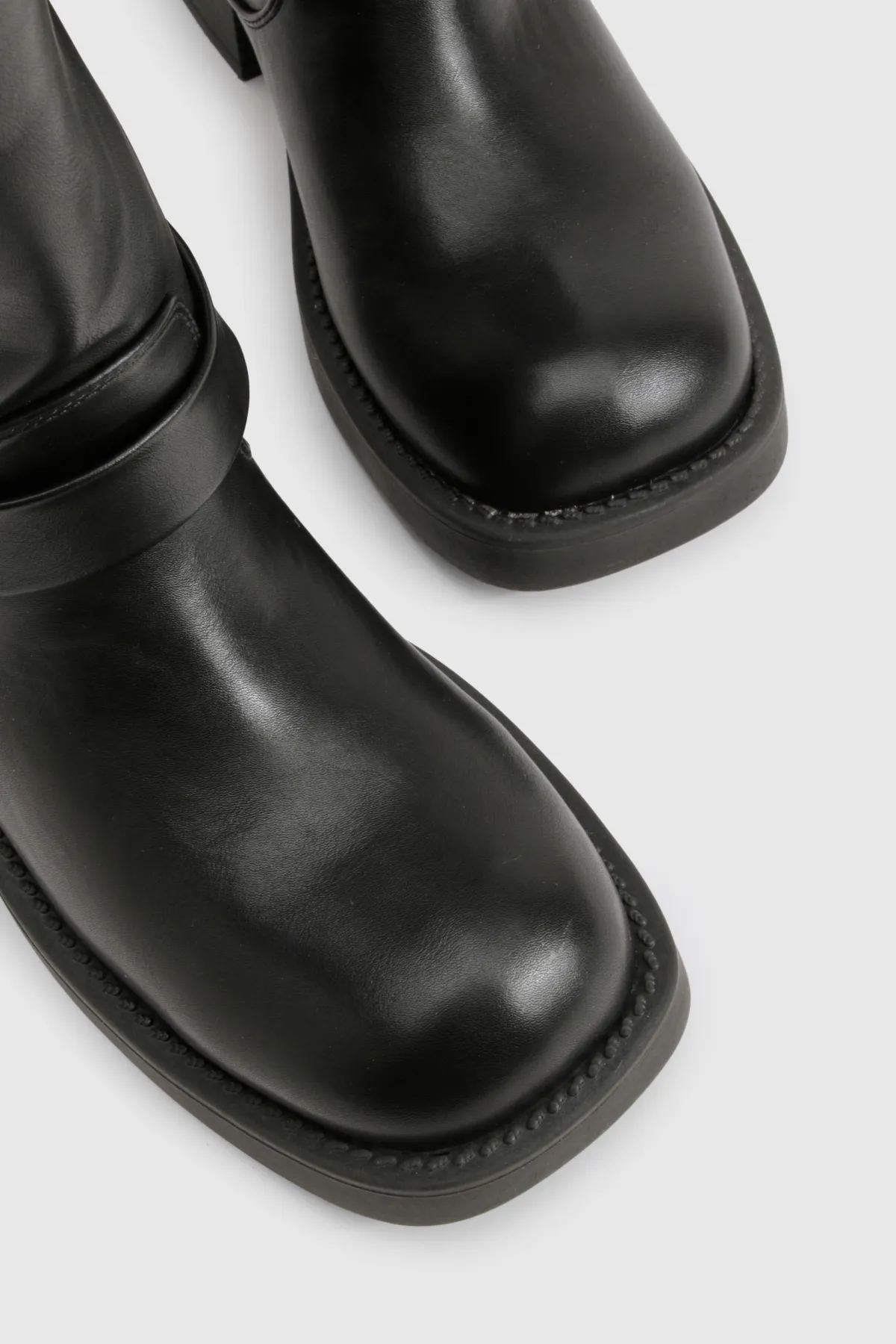 boohoo Bottes de motard en veau épuré à anneau en D< Bottes|Bottes Motardes
