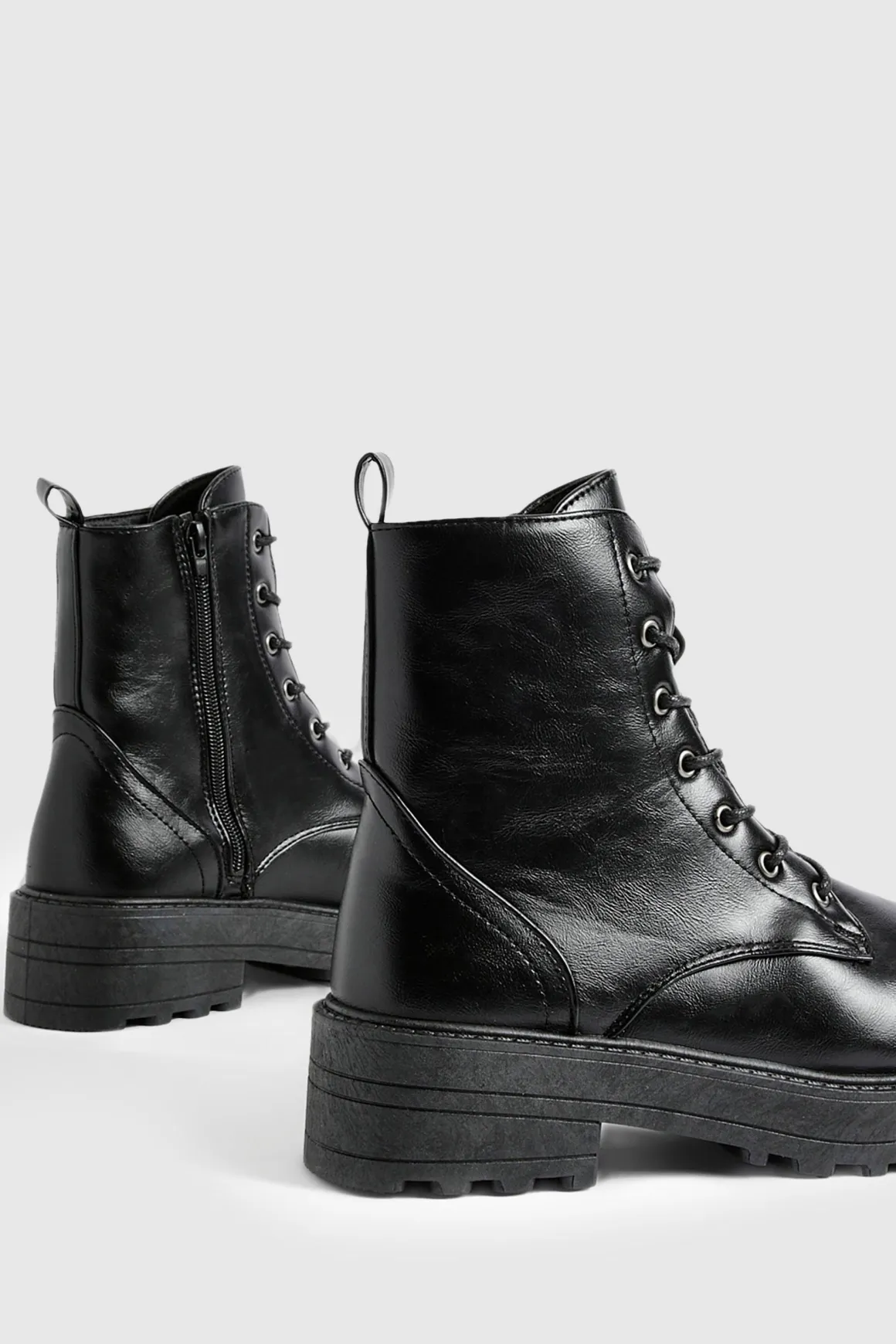 Bottes de randonneur chunky à laçage et coupe large